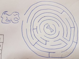 Ein auf Papier gezeichnetes Labyrinth